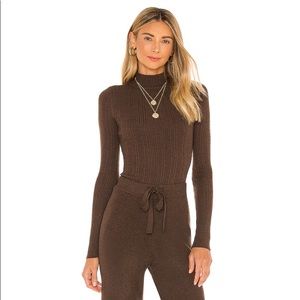 Revolve Nailah Sweater
House of Harlow 1960